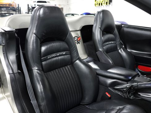 Used 1999 Chevrolet Corvette Convertible w/ Performance Handling Pkg RWD image 28