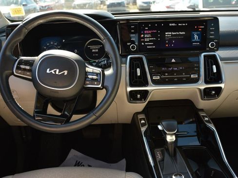 Used 2023 Kia Sorento SX AWD/4WD image 14