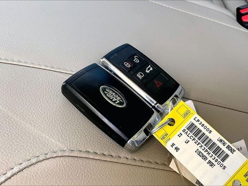 Used 2023 Land Rover Discovery Sport SE AWD/4WD image 33