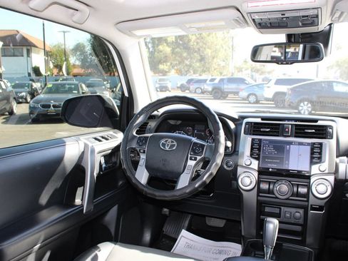 Used 2020 Toyota 4Runner SR5 Premium w/ Moonroof Package RWD image 23