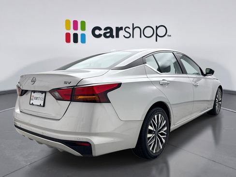 Used 2024 Nissan Altima 2.5 SV image 5
