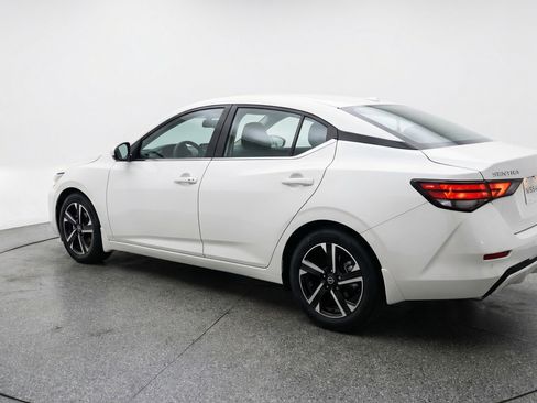 Used 2025 Nissan Sentra SV image 6