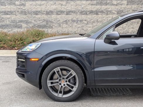 Used 2026 Porsche Cayenne AWD/4WD image 11