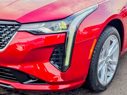 Used 2025 Cadillac CT4 Luxury image 5