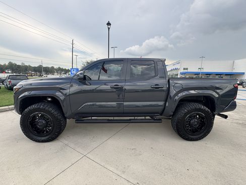 Used 2024 Toyota Tacoma SR5 AWD/4WD image 5