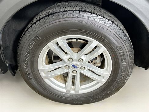 Used 2021 Ford Explorer XLT image 11