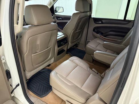 Used 2015 Chevrolet Suburban LTZ RWD image 28