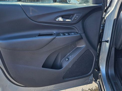 Used 2023 Chevrolet Equinox LT FWD image 9