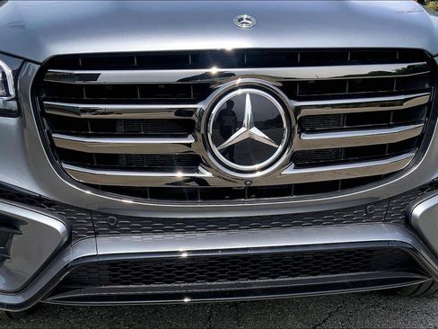 Used 2025 Mercedes-Benz GLS 580 4MATIC image 31