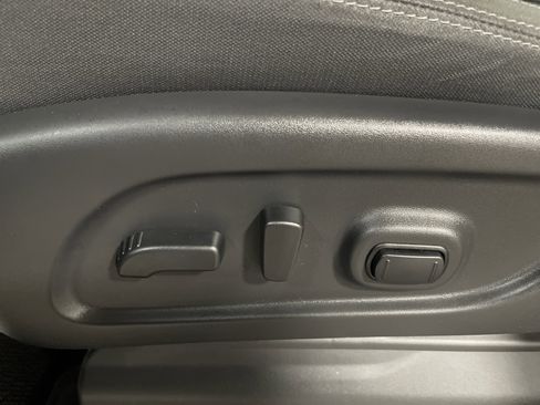 Used 2024 Nissan Titan SV w/ SV Convenience Package image 13