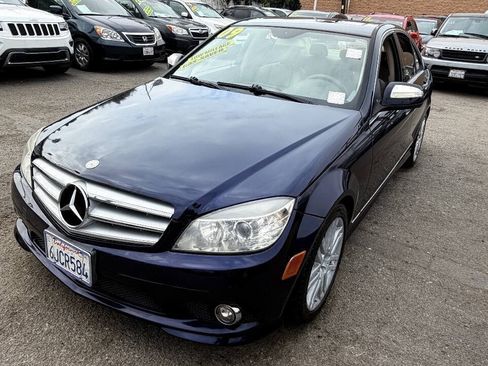 Used 2009 Mercedes-Benz C 300 Sedan image 2
