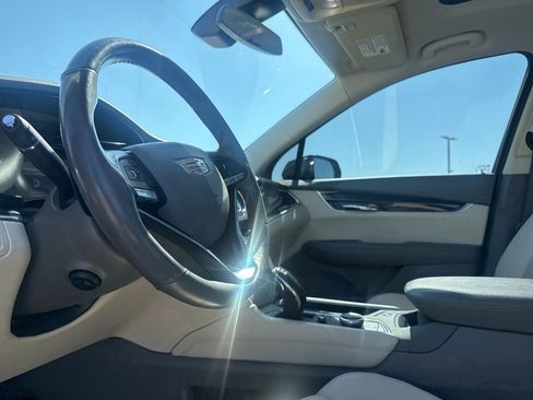 Used 2020 Cadillac XT6 Premium Luxury FWD image 37