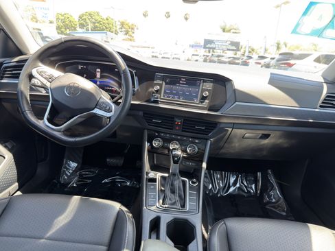 Used 2024 Volkswagen Jetta SE FWD image 19