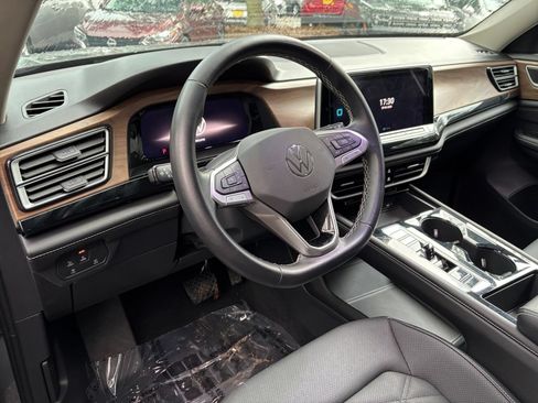 Used 2026 Volkswagen Atlas SE FWD image 36