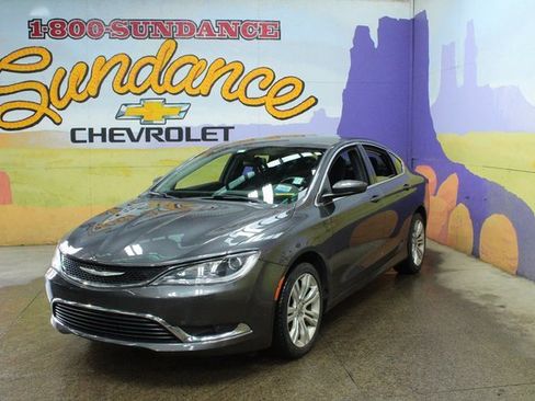 Used 2016 Chrysler 200 Limited image 2
