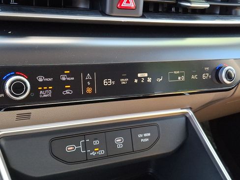 New 2026 Kia Carnival LXS FWD image 8