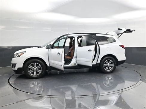 Used 2017 Chevrolet Traverse LT image 62