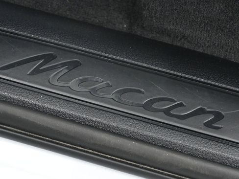 Used 2025 Porsche Macan image 13
