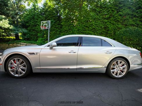 Used 2022 Bentley Flying Spur V8 image 3
