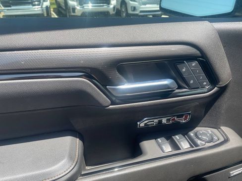 Used 2025 GMC Sierra 1500 AT4 w/ AT4 Premium Package AWD/4WD image 11