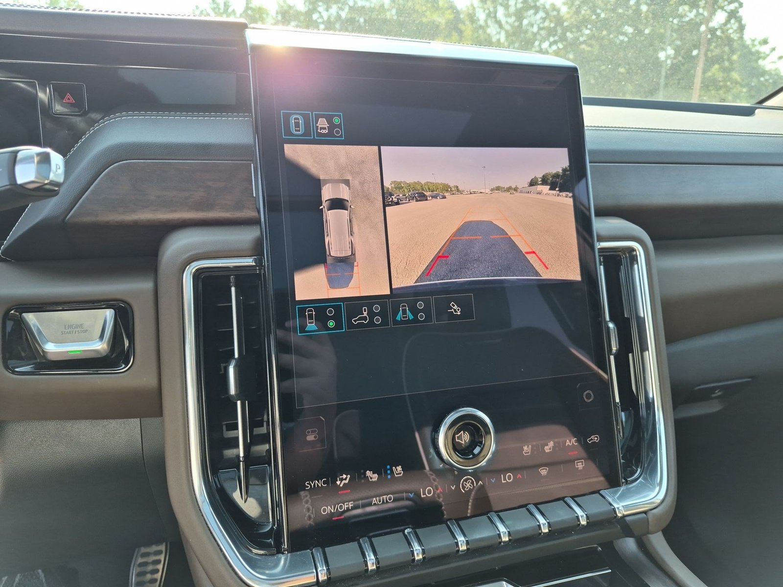 Certified 2025 GMC Yukon Denali Ultimate AWD/4WD image 15