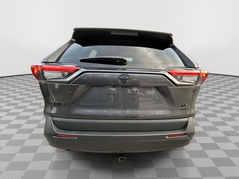 Used 2022 Toyota RAV4 LE image 4