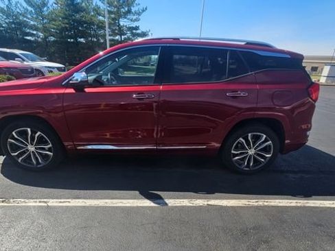 Used 2019 GMC Terrain Denali w/ Driver Alert Package II image 2