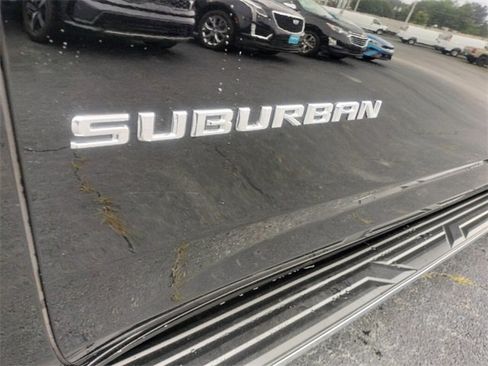 Used 2023 Chevrolet Suburban High Country image 11