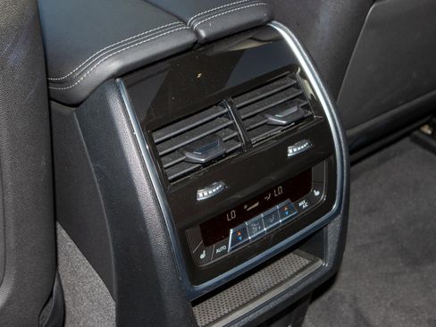 Used 2024 BMW X7 xDrive40i w/ Executive Package image 22