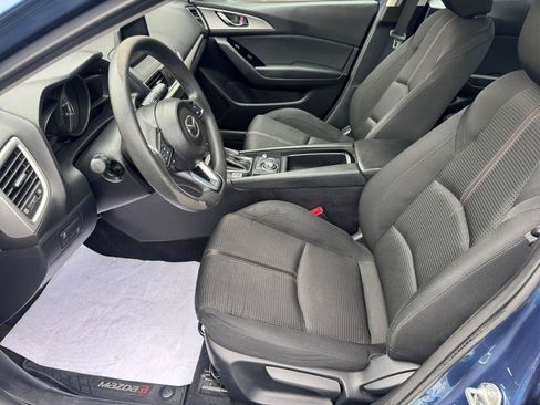 Used 2018 MAZDA MAZDA3 Sport w/ Preferred Equipment Package FWD image 5
