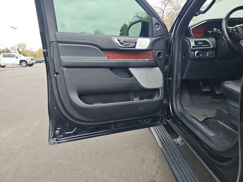 Used 2021 Lincoln Navigator Reserve image 31