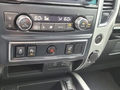 Used 2020 Nissan Titan SV w/ SV Convenience Package AWD/4WD image 25