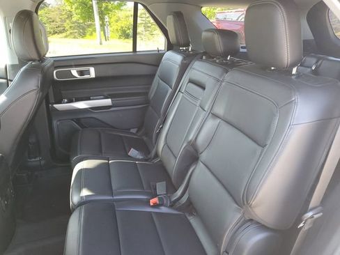 Used 2023 Ford Explorer XLT w/ Equipment Group 202A AWD/4WD image 10