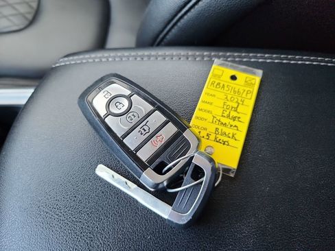 Used 2024 Ford Edge Titanium image 41