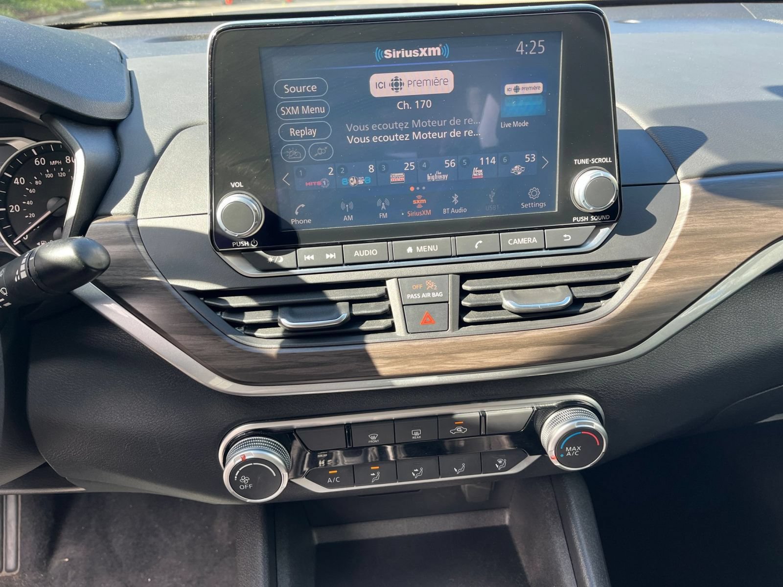 Used 2025 Nissan Altima 2.5 SV FWD image 16
