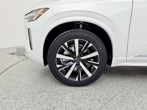 New 2026 Volvo XC90 B6 Core image 30