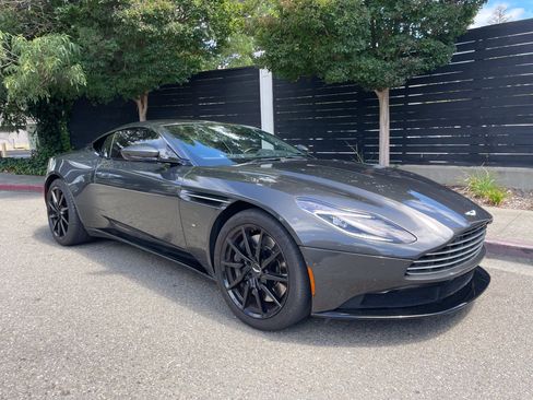 Used 2017 Aston Martin DB11 V12 RWD image 2