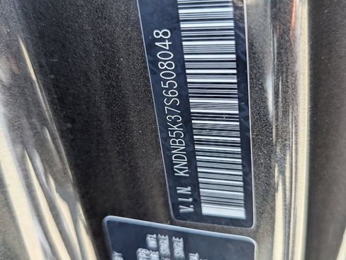 Used 2025 Kia Carnival image 22