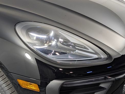Certified 2026 Porsche Macan AWD/4WD image 15
