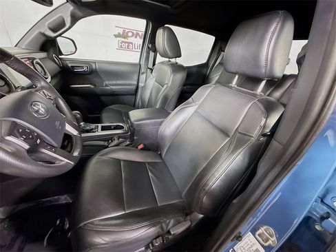 Certified 2019 Toyota Tacoma TRD Off-Road image 28