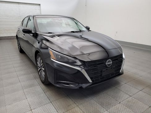 Used 2023 Nissan Altima 2.5 SV FWD image 13