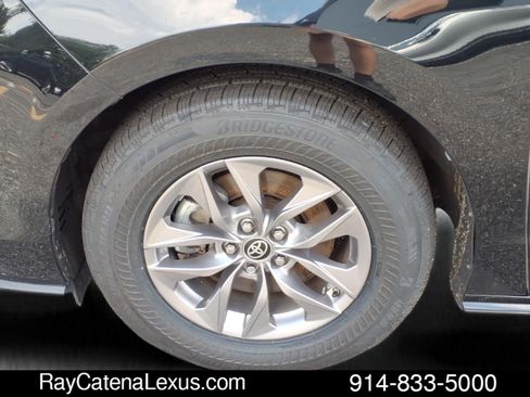Used 2021 Toyota Sienna XLE w/ XLE Plus Package AWD/4WD image 8