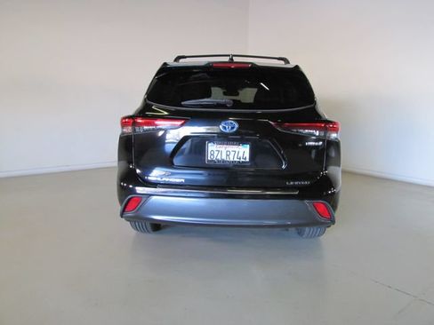 Used 2022 Toyota Highlander Limited FWD image 26