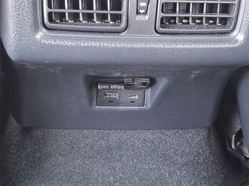 Used 2025 Toyota Camry SE image 11