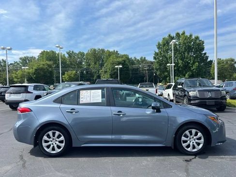 Used 2025 Toyota Corolla LE FWD image 5