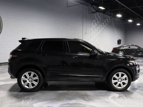 Used 2018 Land Rover Range Rover Evoque SE AWD/4WD image 8