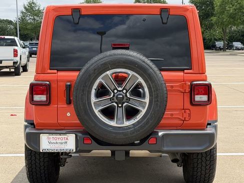 Used 2020 Jeep Wrangler Unlimited Sahara AWD/4WD image 5