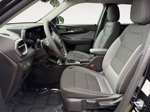 Used 2025 Chevrolet TrailBlazer LT AWD/4WD image 6