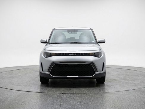 Used 2025 Kia Soul LX w/ LX Technology Package image 2
