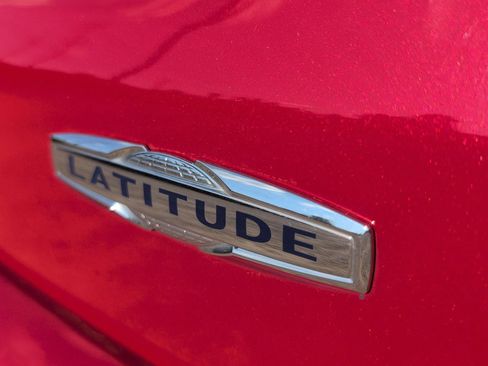 Used 2024 Jeep Compass Latitude AWD/4WD image 32